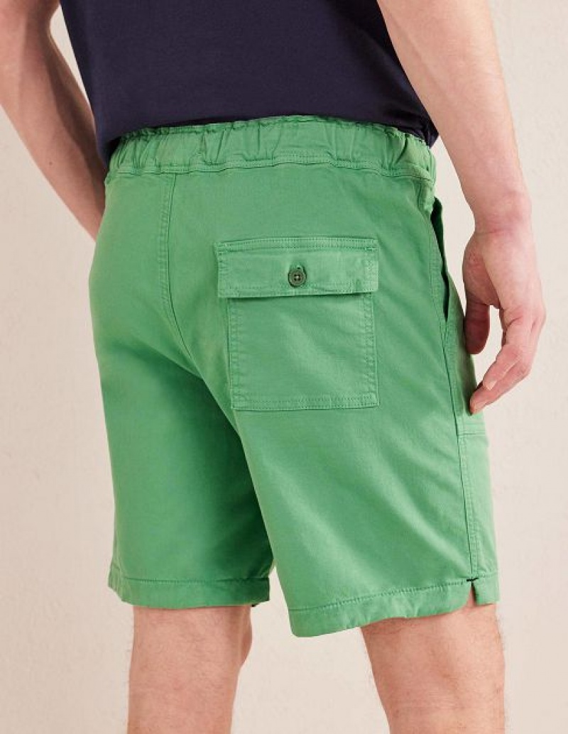 Green Men's Boden Relaxed Twill Shorts | 20713HZIV